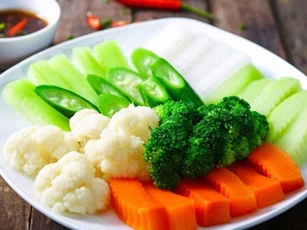 Bỏ thứ này vào luộc rau củ ai cũng bất ngờ nhưng hiệu quả vô cùng kỳ diệu, rau ngon đẹp mắt