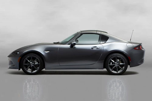 6. Mazda MX-5 Miata Sport (công suất: 181 mã lực, giá khởi điểm: 27.525 USD).