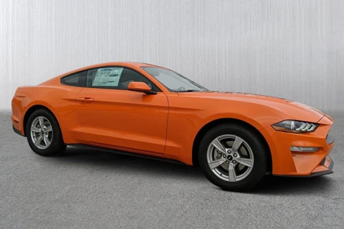 2. Ford Mustang EcoBoost Coupe (công suất: 310 mã lực, giá khởi điểm: 27.865 USD).