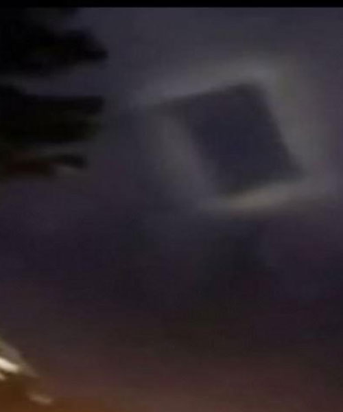 UFO hay cổng vũ trụ xuất hiện trên trời ở Trung Quốc?