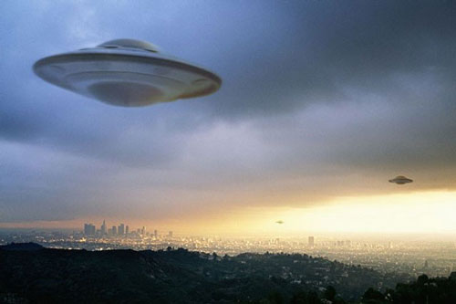 Cô gái 'hết hồn' khi phát hiện UFO ở cự ly cực gần