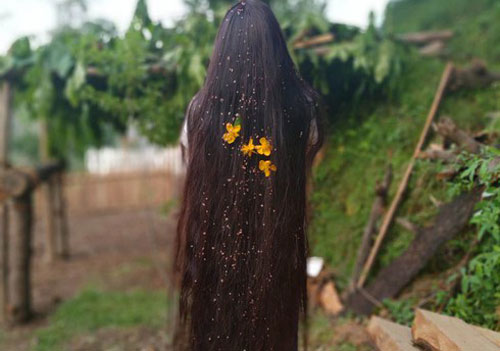 'Dị nhân' Ấn Độ nuôi tóc dài gần 2 mét, suốt 30 năm không cắt