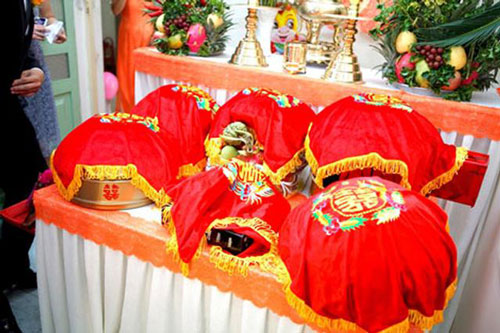 Vừa mở lễ vật của nhà trai, cô dâu nổi giận đùng đùng đòi hủy hôn