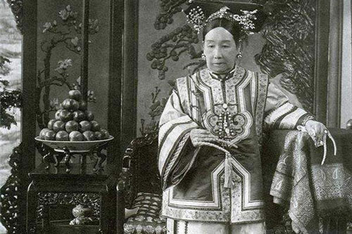 "Muối mặt" đi vay tiền, Từ Hy nghe đến số tiền được cho vay mà không khỏi kinh ngạc