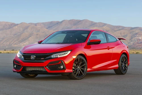 3. Honda Civic Si (công suất: 205 mã lực, giá khởi điểm: 26.155 USD).