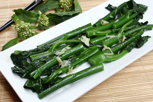 Đặc sản rau cải mèo xào tỏi xanh mướt, giòn sần sật và lạ miệng