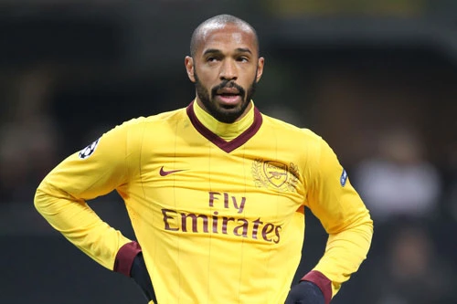  Tiền vệ trái: Thierry Henry.