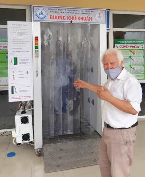 Đối diện với dịch bệnh: Chờ ý kiến cuối cùng của Bộ Y tế về thiết bị khử khuẩn toàn thân