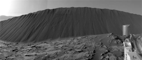 Bộ ảnh về 2.000 ngày lang thang trên Sao Hỏa của tàu tự hành Curiosity - 7