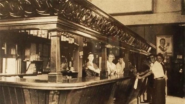Hình ảnh quán rượu chụp những năm 1930