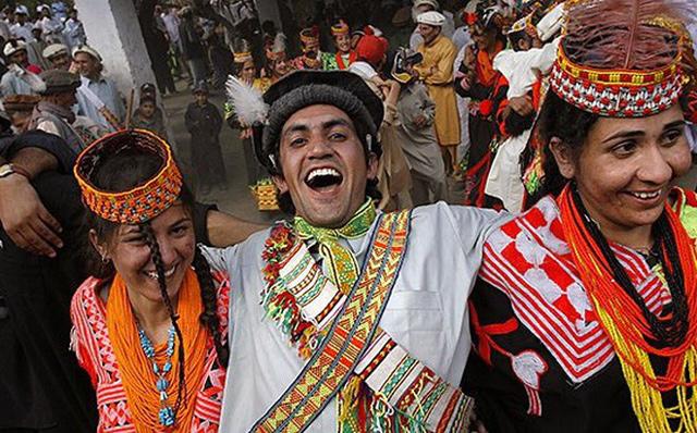 Kỳ lạ bộ tộc nơi đàn ông được phép thoải mái "trao đổi" vợ với bất kỳ ai