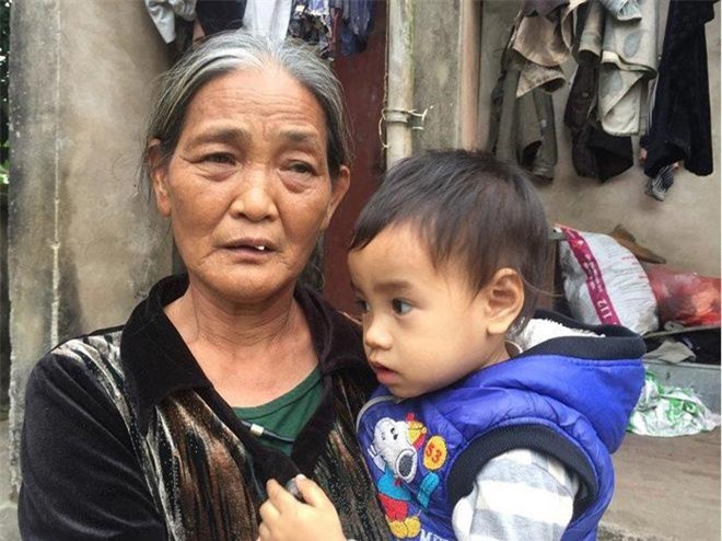 Bà Nhưng buồn rầu khi nhắc đến 3 cô con gái. Bà Nhưng buồn rầu khi nhắc đến 3 cô con gái.