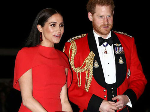 Hoàng tử Harry bỏ họ hoàng gia trên giấy tờ ở Mỹ