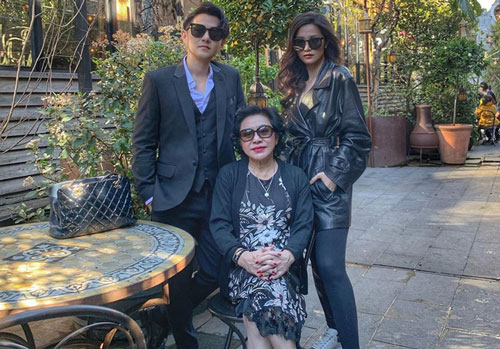 Ông Cao Thắng và em gái 'cực phẩm' là thế những vẫn lép vế khi đứng cạnh mẹ ruột