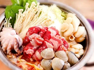 Cách làm lẩu Thái thập cẩm ngon miễn chê