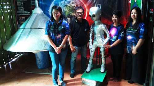 Đổ xô tới ngọn đồi ở Thái Lan để tìm người ngoài hành tinh