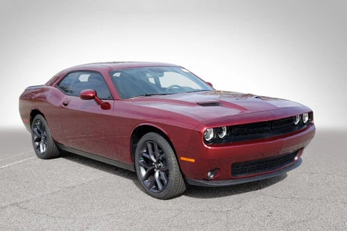 Dodge Challenger SXT.