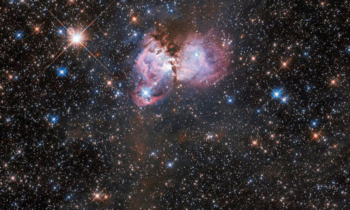 Phát hiện đám mây hồng bí ẩn đang sinh ra "siêu mặt trời" mới