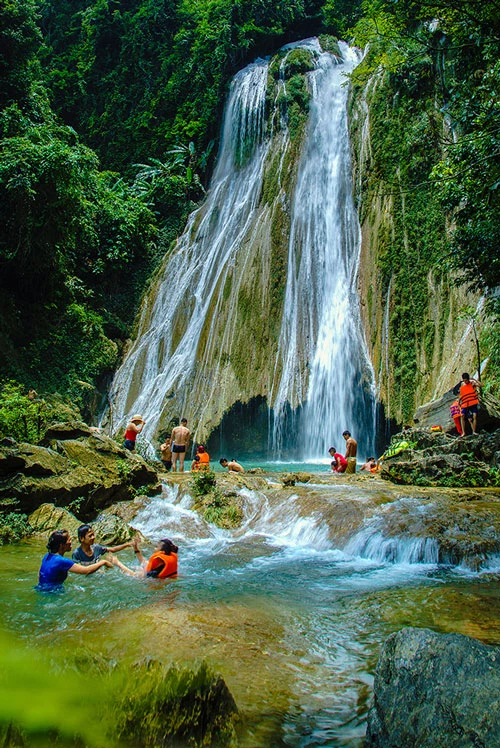 Bên thác khuổi Nhi