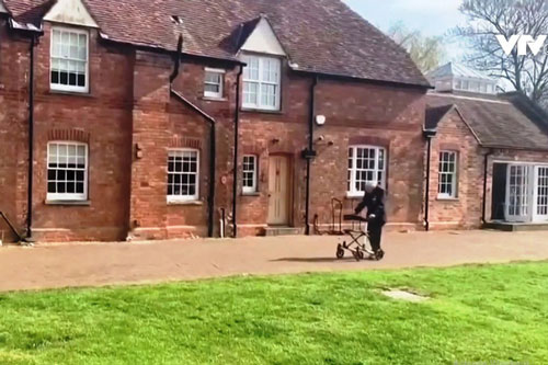 Cựu binh 99 tuổi quyên góp 1 triệu Bảng Anh hỗ trợ chống dịch COVID-19