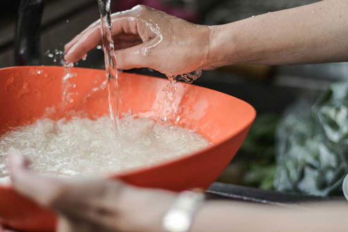 Vo gạo xong đừng vội nấu ngay, làm thêm 1 bước để cơm dẻo thơm, giữ nguyên 100% dinh dưỡng