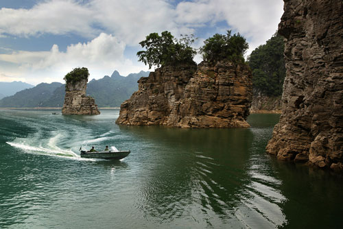 Khám phá vẻ đẹp huyền bí của lòng hồ sinh thái Na Hang - Lâm Bình