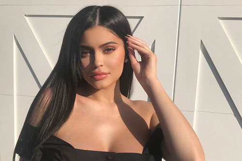 Kylie Jenner – nữ tỷ phú tự thân trẻ nhất và gây nhiều tranh cãi nhất thế giới