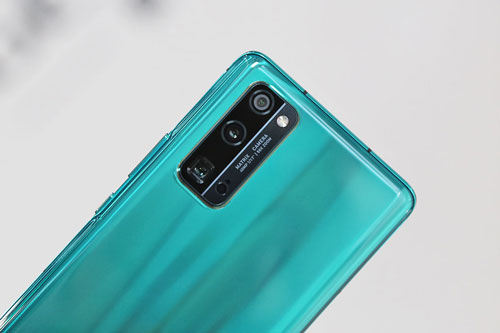 Smartphone 5G, cấu hình ‘khủng’, pin sạc 40W, giá hơn 13 triệu