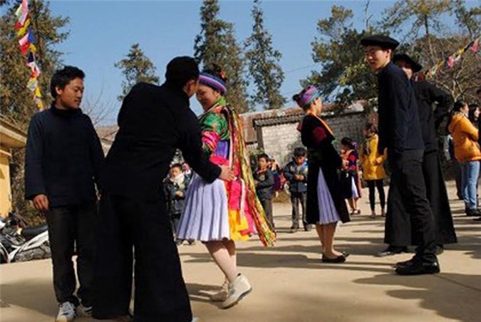 những phong tục cưới hỏi độc đáo ở việt nam hình 1 nhung phong tuc cuoi hoi doc dao o viet nam hinh 1