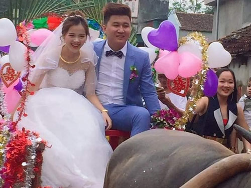 Không phải rước dâu bằng siêu xe nhưng chú rể vẫn khiến mọi người "trầm trồ" vì điều đặc biệt này