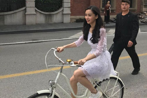 Hàng loạt mỹ nhân Hoa ngữ bị lột trần nhan sắc thật bởi những bức hình fan chụp lén