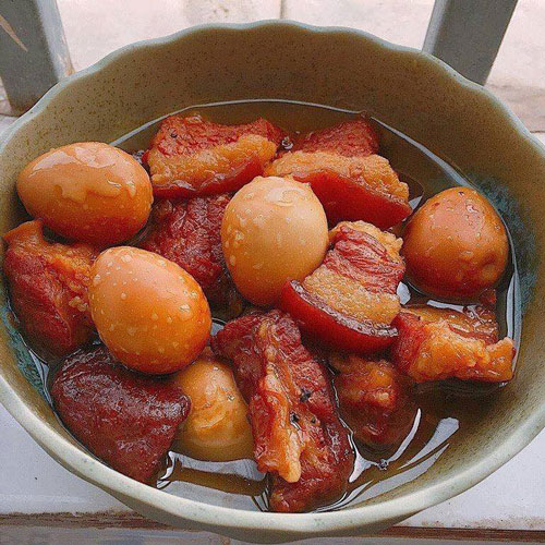 Mách bạn mẹo làm thịt kho trứng cút thơm ngon của nhà hàng nổi tiếng