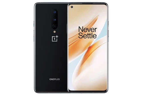 Sức mạnh phần cứng của OnePlus 8 đến từ vi xử lý Qualcomm Snapdragon 865 (7nm +). Con chip này được tích hợp sẵn modem thu sóng 5G. RAM 8 GB/ROM 128 GB hoặc RAM 12 GB/ROM 256 GB, không có khay cắm thẻ microSD. Hệ điều hành Android 10.0, được tùy biến trên giao diện OxyOS 10.0.