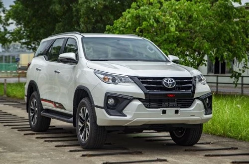 Toyota Fortuner.