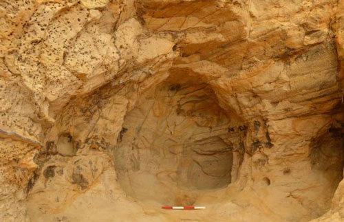 Sửa đường sắt, vô tình "mở cửa" ngôi đền bí ẩn trong hang sa thạch