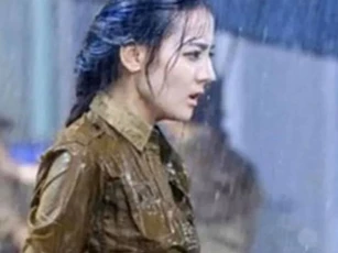 Khi các mỹ nhân Hoa ngữ diễn cảnh trong mưa: Người được ca ngợi hết lời, kẻ để lộ nhiều khuyết điểm
