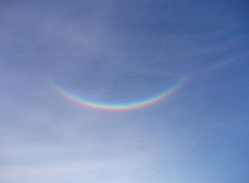 "Cầu vồng lộn ngược" hiếm gặp xuất hiện ở Anh