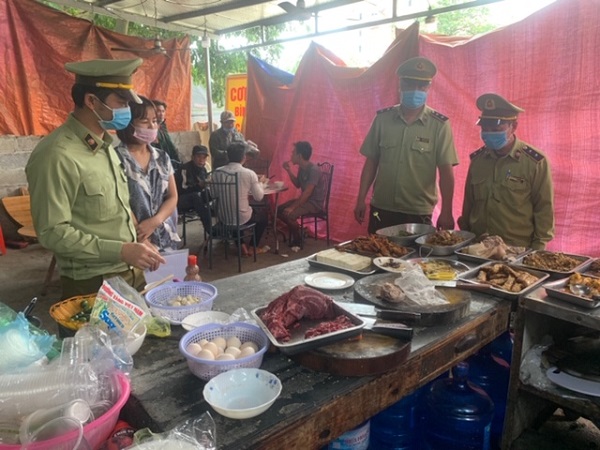 Bán cơm trong thời gian cách ly, 1 cơ sở kinh doanh bị phạt 7,5 triệu đồng