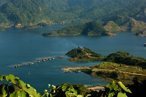 Một góc hồ sinh thái Na Hang - Lâm Bình