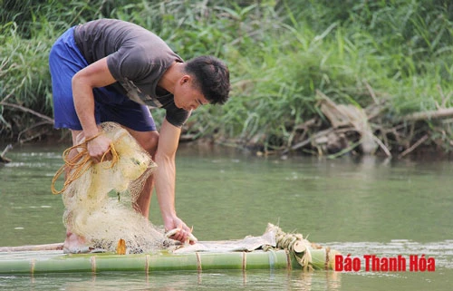 Kể từ khi có luật tục, người dân bất kể lúc thiếu thốn thực phẩm đến mấy cũng không được phép xâm phạm khúc sông cấm này.