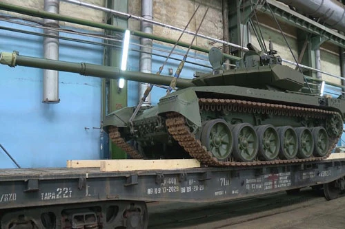 Vào ngày 30-3, ông Oleg Yeftushenko - Giám đốc điều hành của Tập đoàn công nghệ quốc gia Nga Rostec cho biết trong một cuộc phỏng vấn rằng xe tăng T-90M Proryv-3 sẽ bắt đầu giao cho quân đội trong năm nay.