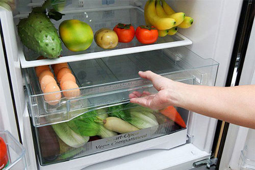 Cho vụn bánh mì vào tủ lạnh ai cũng lắc đầu sợ bẩn, nhưng công dụng thật kỳ diệu