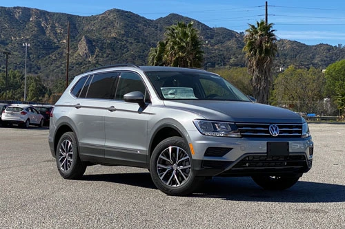 1. Volkswagen Tiguan 2020 (giá khởi điểm: 25.965 USD).