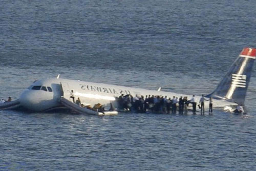 Bí ẩn vụ mất tích MH370: Máy bay đã hạ cánh an toàn trên mặt nước?