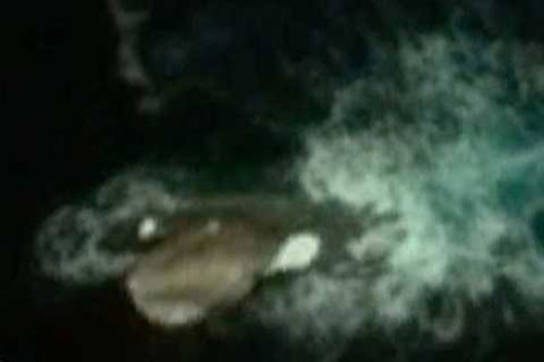 Nghi vấn UFO phát sáng giữa đại dương