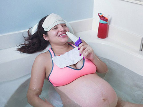 Bà bầu tắm: Có 3 bộ phận không nên chạm mạnh, để tránh những hậu quả khôn lường