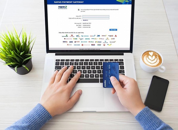 NAPAS và Vietcombank hỗ trợ giảm phí thanh toán điện tử cho hàng không, đường sắt