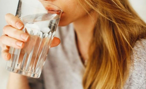 Uống nước thấy dấu hiệu này là dấu hiệu cảnh báo bệnh nguy hiểm, cần đi khám ngay kẻo muộn