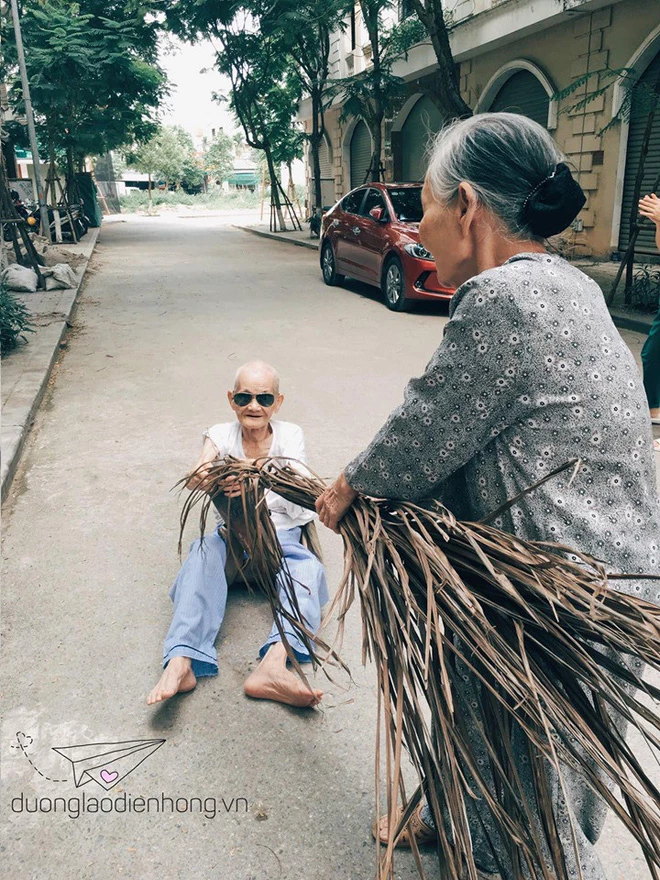 Nụ cười thả ga, đầy sảng khoái năm nào khi được “trở về tuổi thơ”.