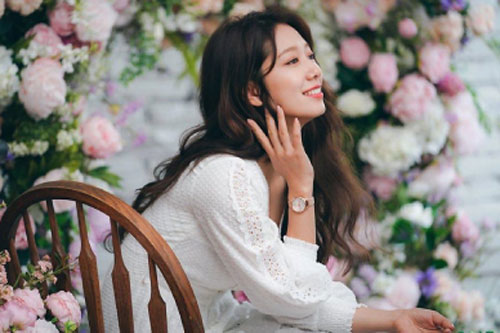 Trở lại với mái tóc dài, Park Shin Hye đẹp nao lòng khi hóa thân thành 'nàng thơ mùa xuân'
